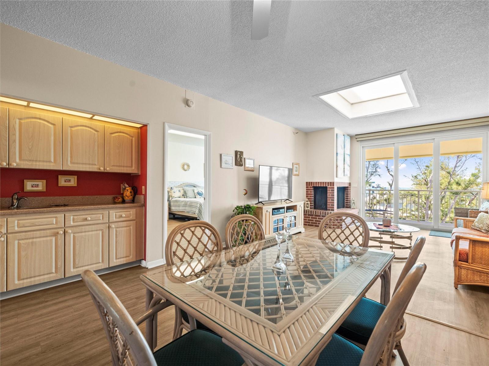 DOLPHIN REEF CONDO - Residential