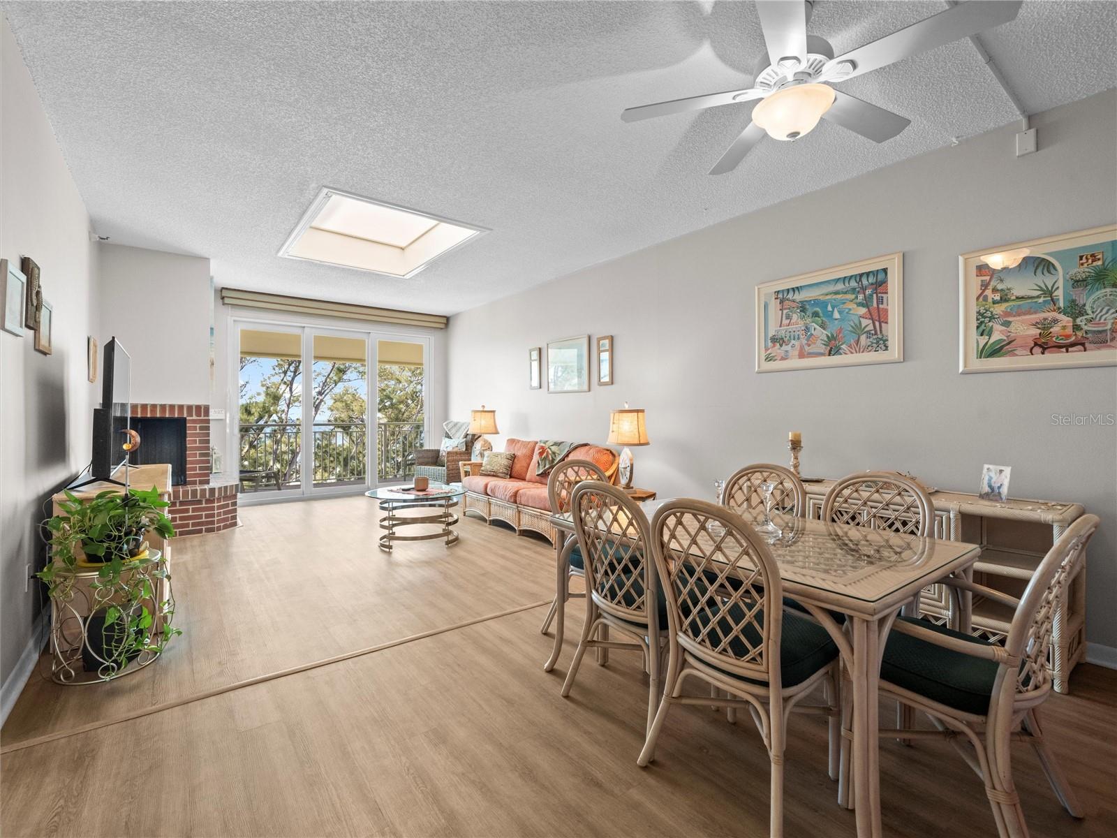 DOLPHIN REEF CONDO - Residential