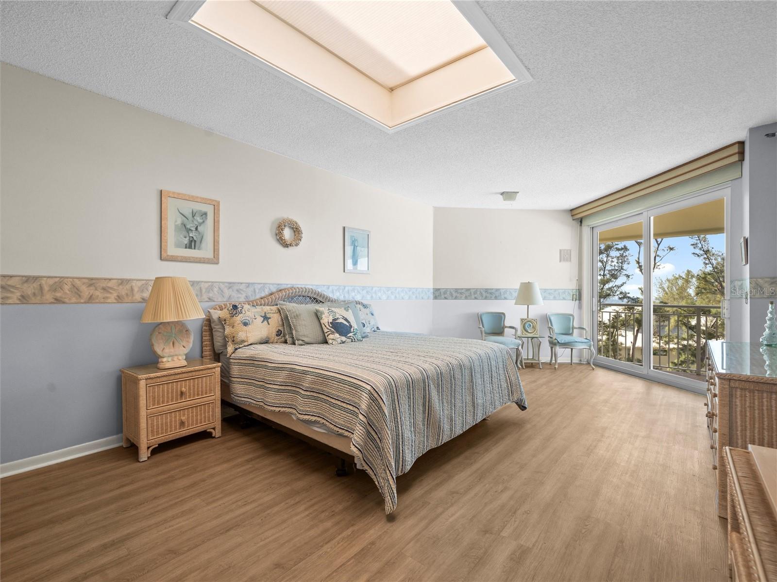 DOLPHIN REEF CONDO - Residential