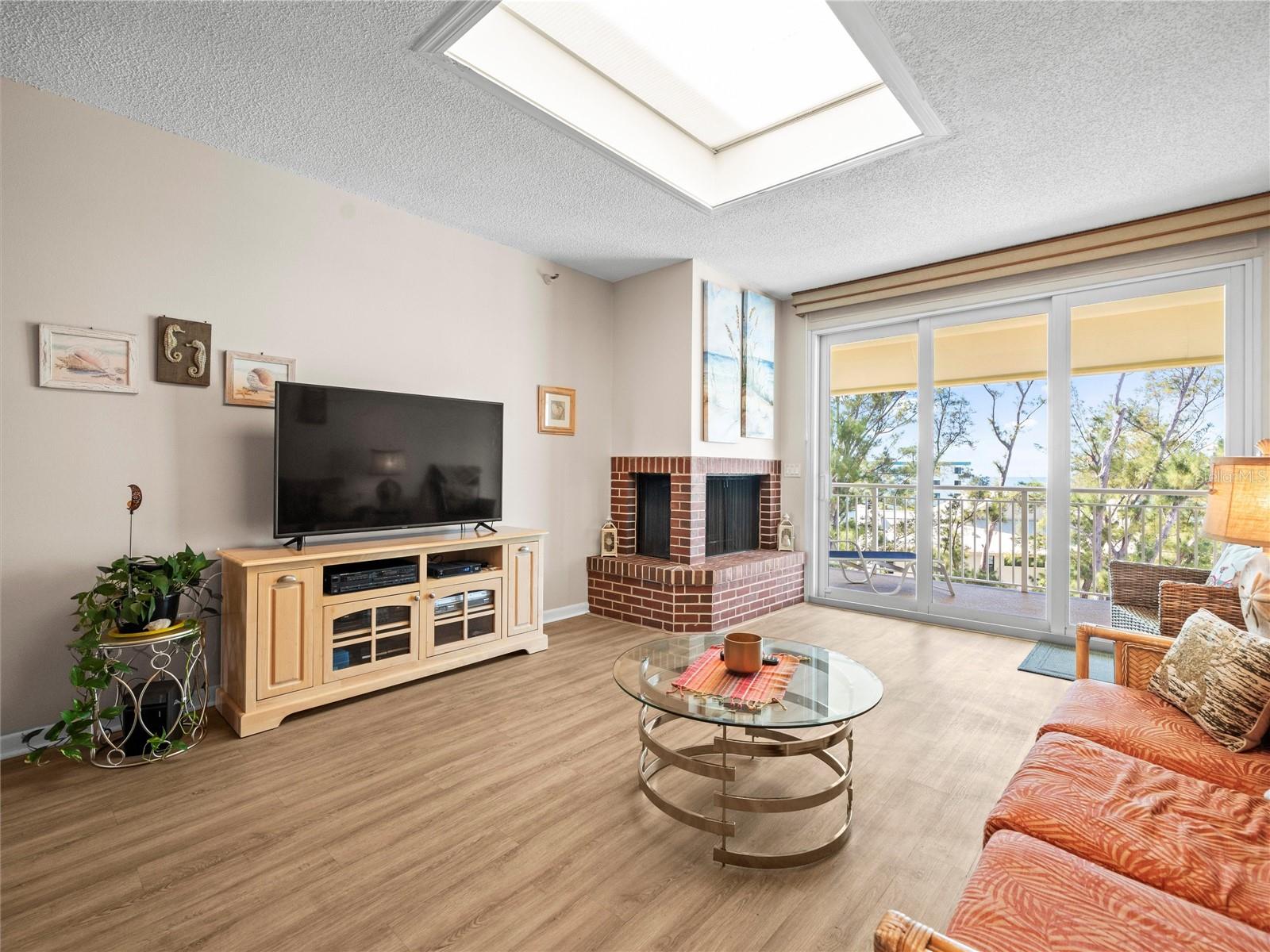 DOLPHIN REEF CONDO - Residential