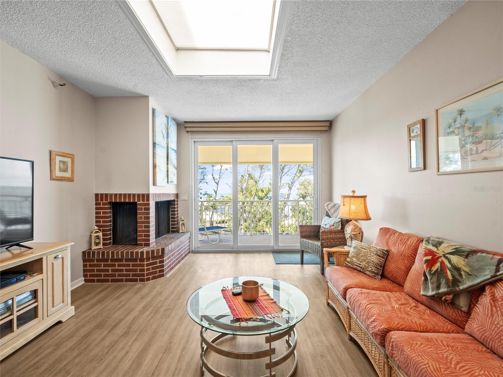 DOLPHIN REEF CONDO - Residential