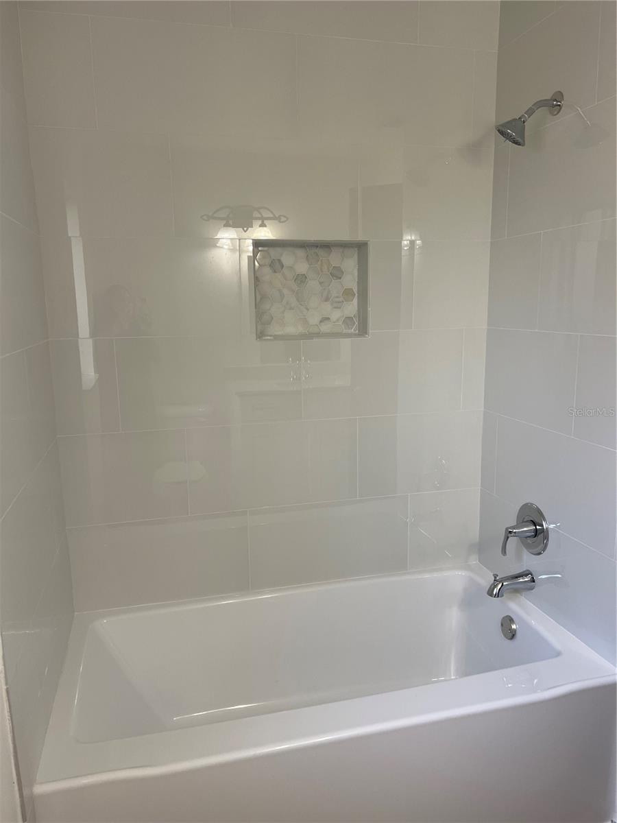 ALAFAYA WOODS PH 18 - Residential Lease