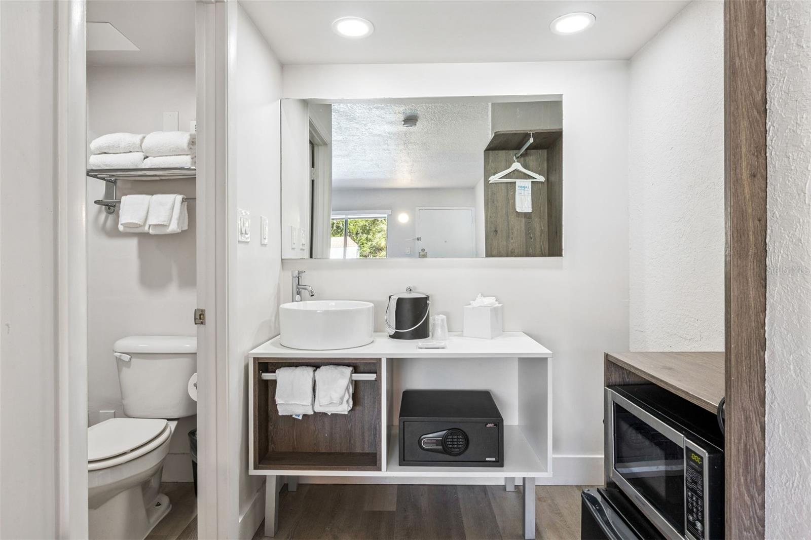 GREENPOINT ESSENTIAL HOTEL CONDO - Residential