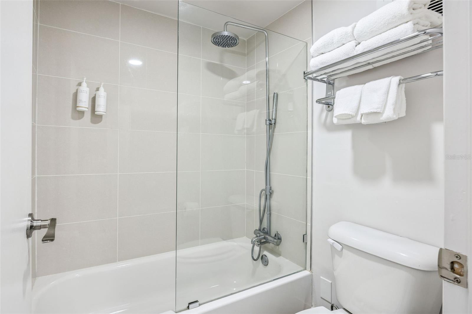 GREENPOINT ESSENTIAL HOTEL CONDO - Residential