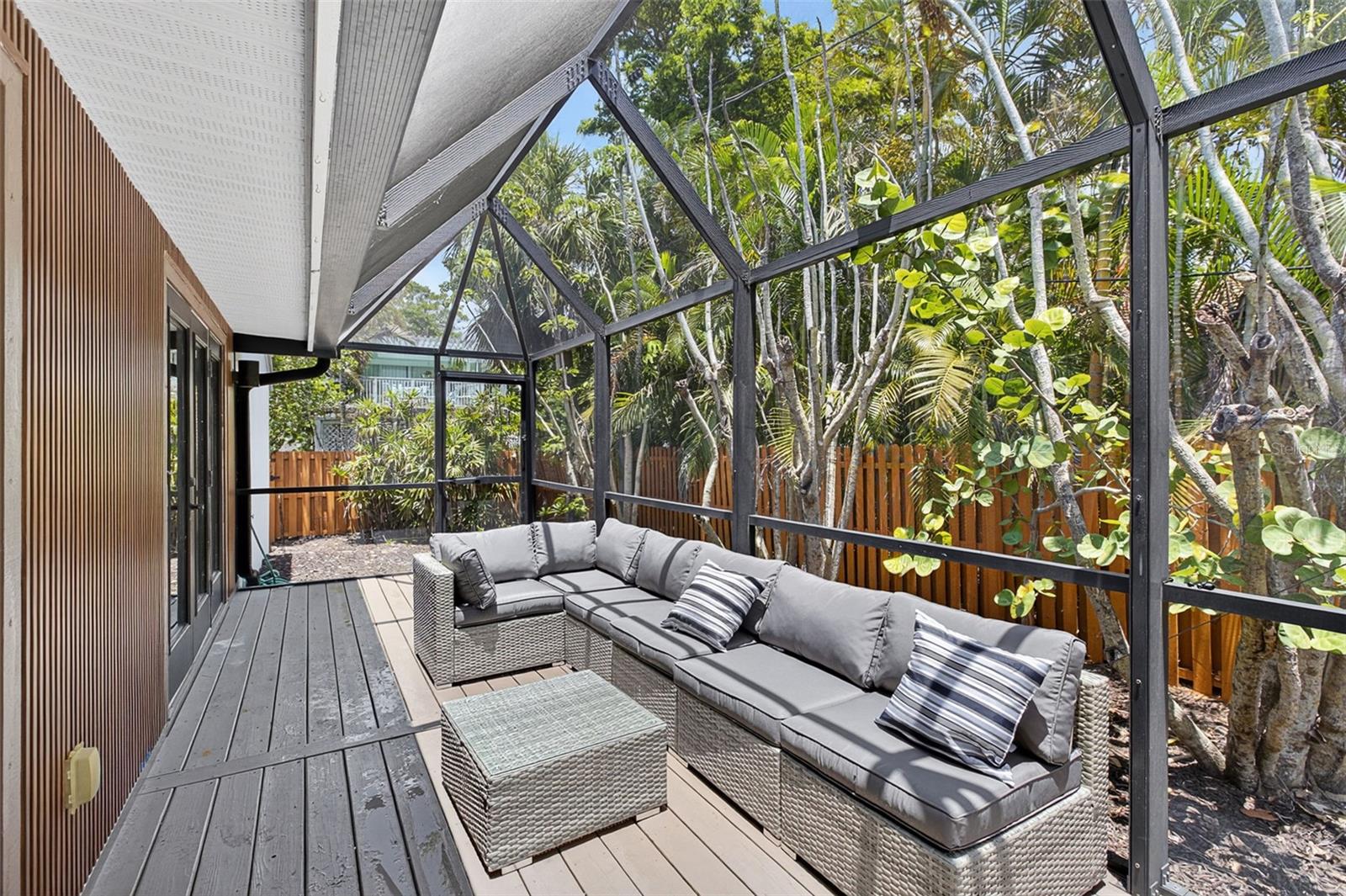 BAY ISLAND PARK - Residential