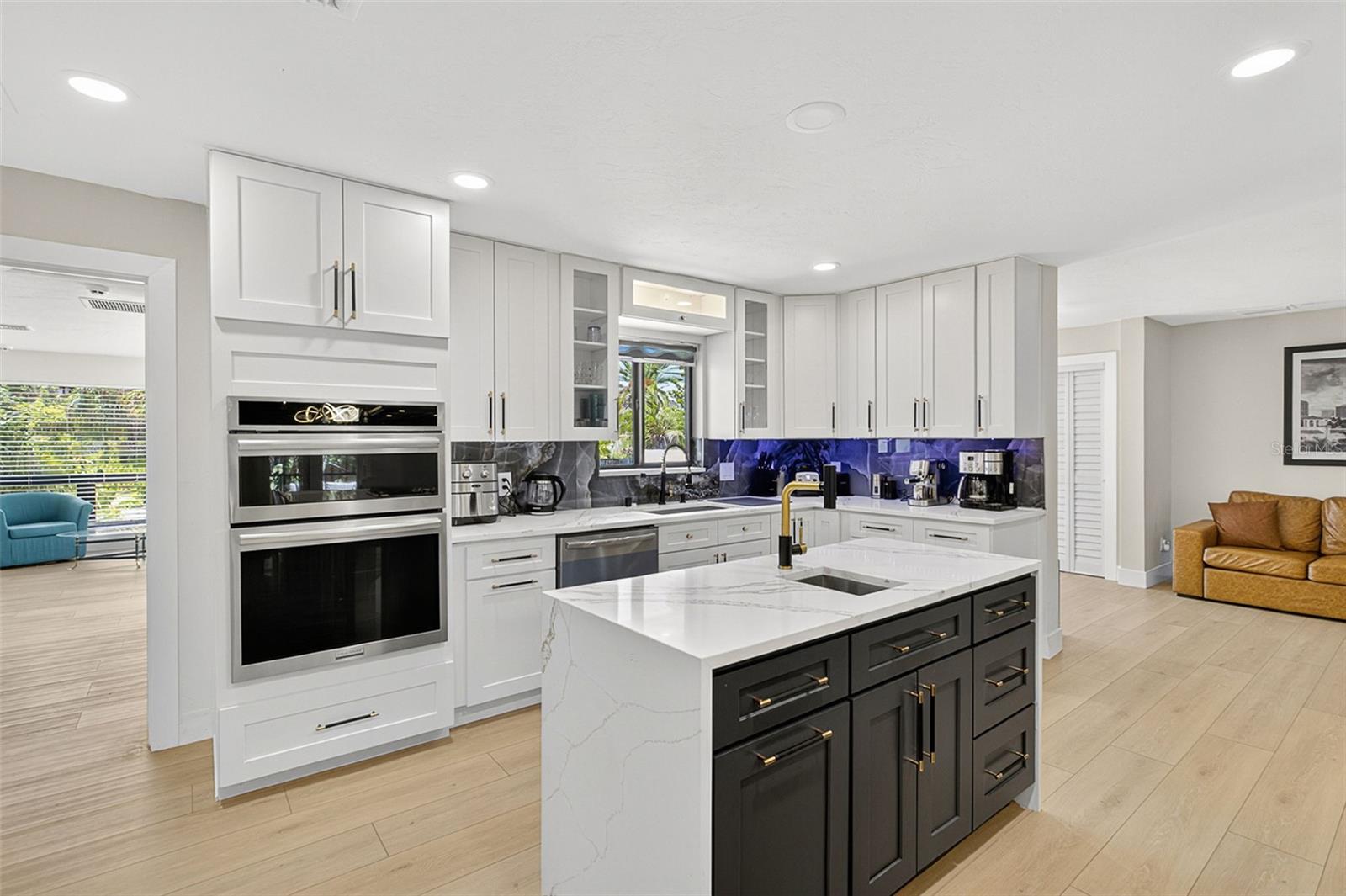 BAY ISLAND PARK - Residential