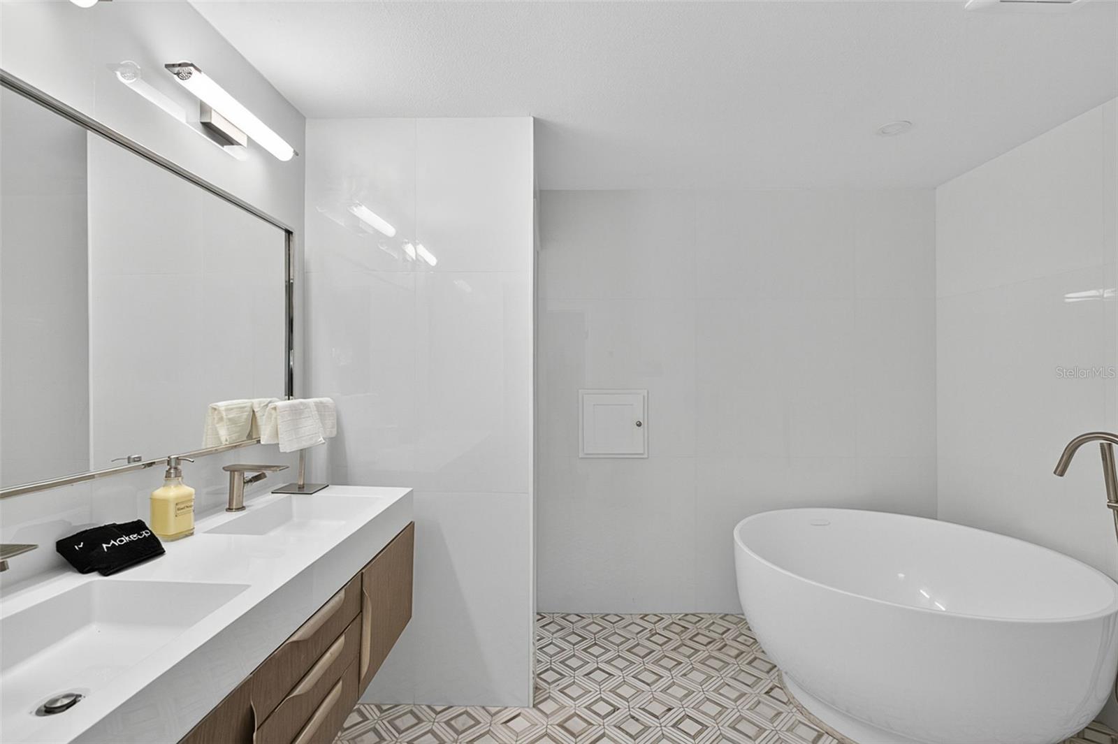 BAY ISLAND PARK - Residential