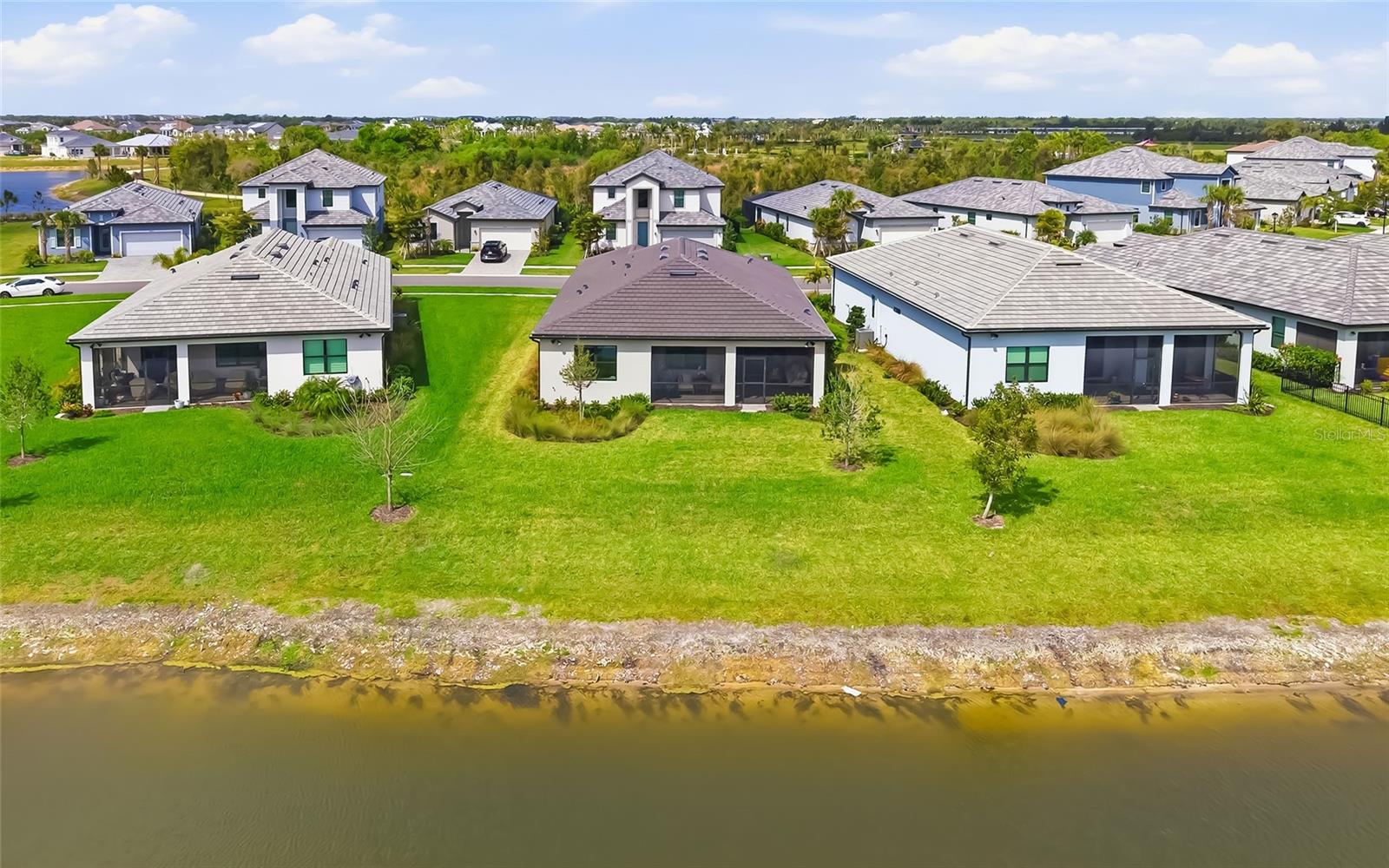 LAKESPUR AT WELLEN PARK3570 - Residential