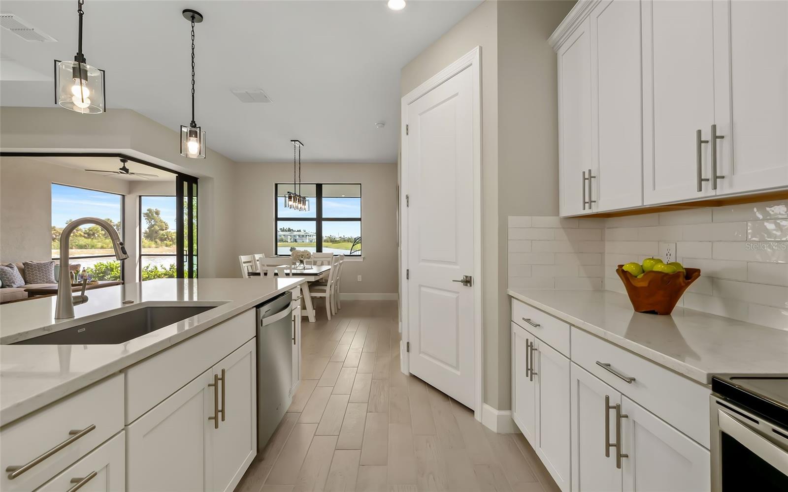 LAKESPUR AT WELLEN PARK3570 - Residential