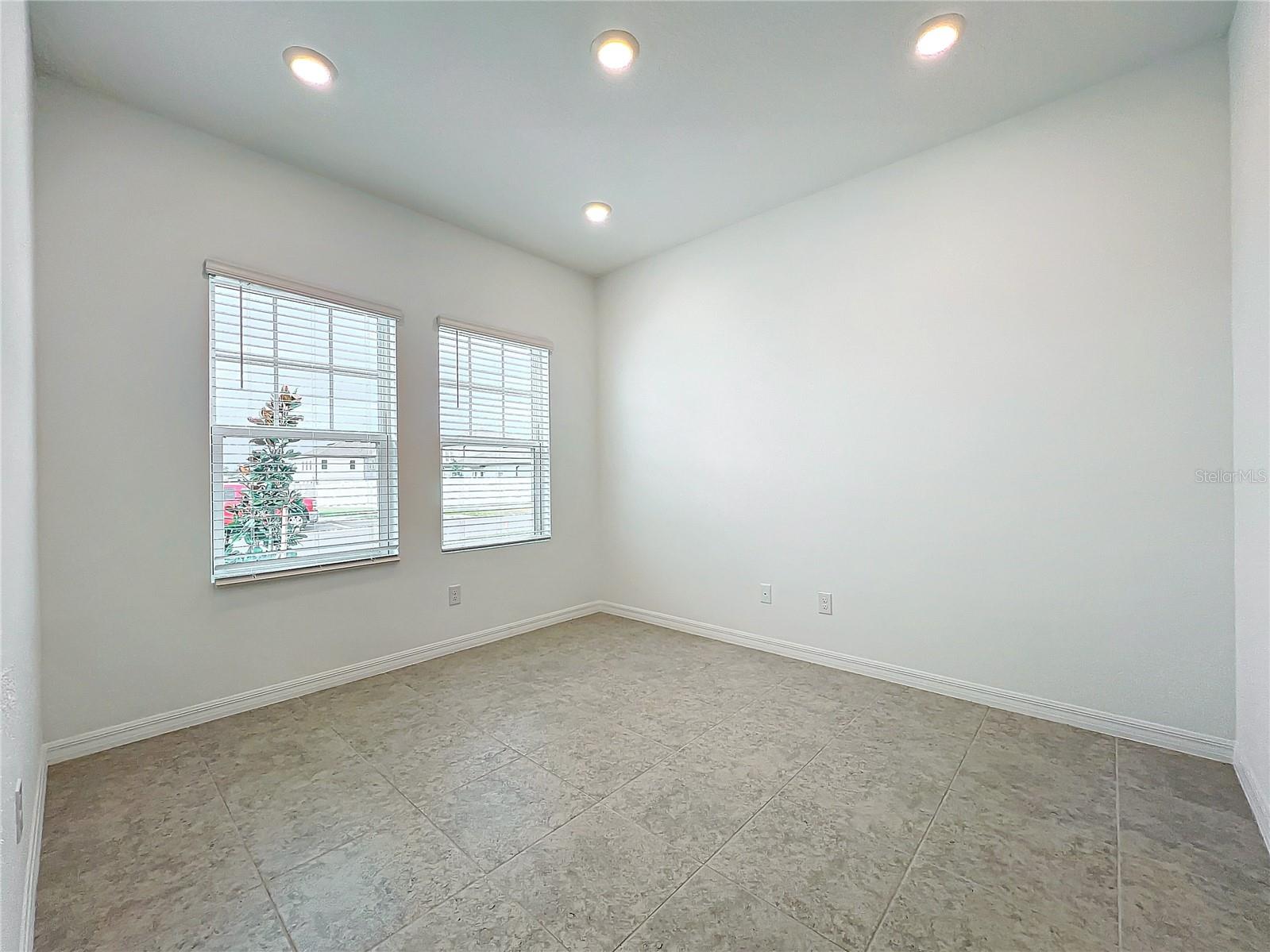 HAMPTON OAKS - Residential Lease