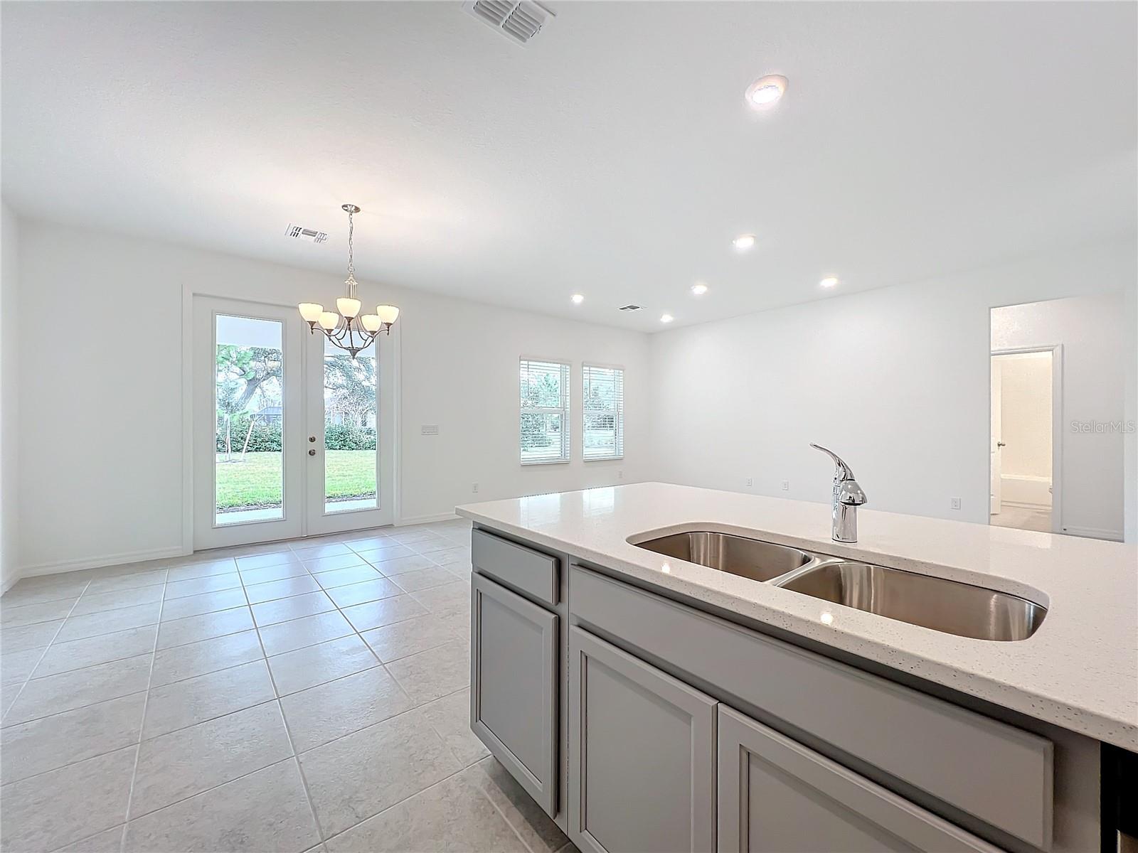 HAMPTON OAKS - Residential Lease