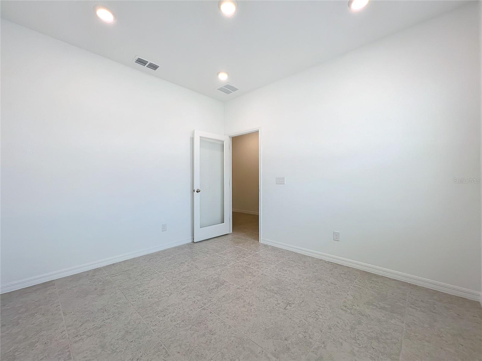 HAMPTON OAKS - Residential Lease