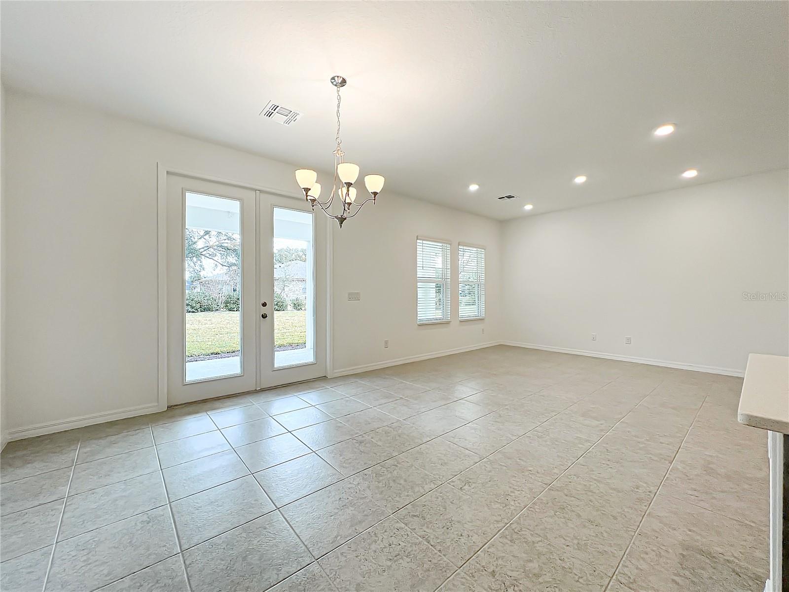 HAMPTON OAKS - Residential Lease