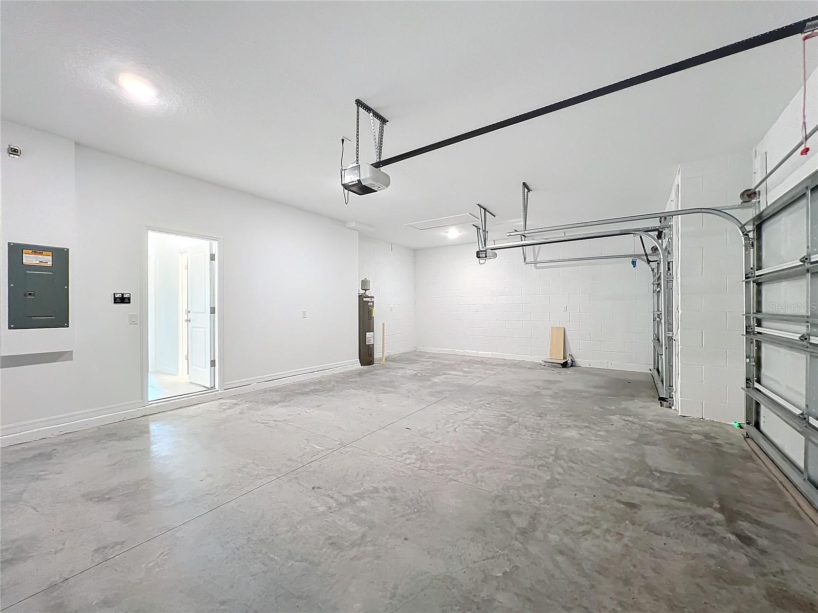 HAMPTON OAKS - Residential Lease