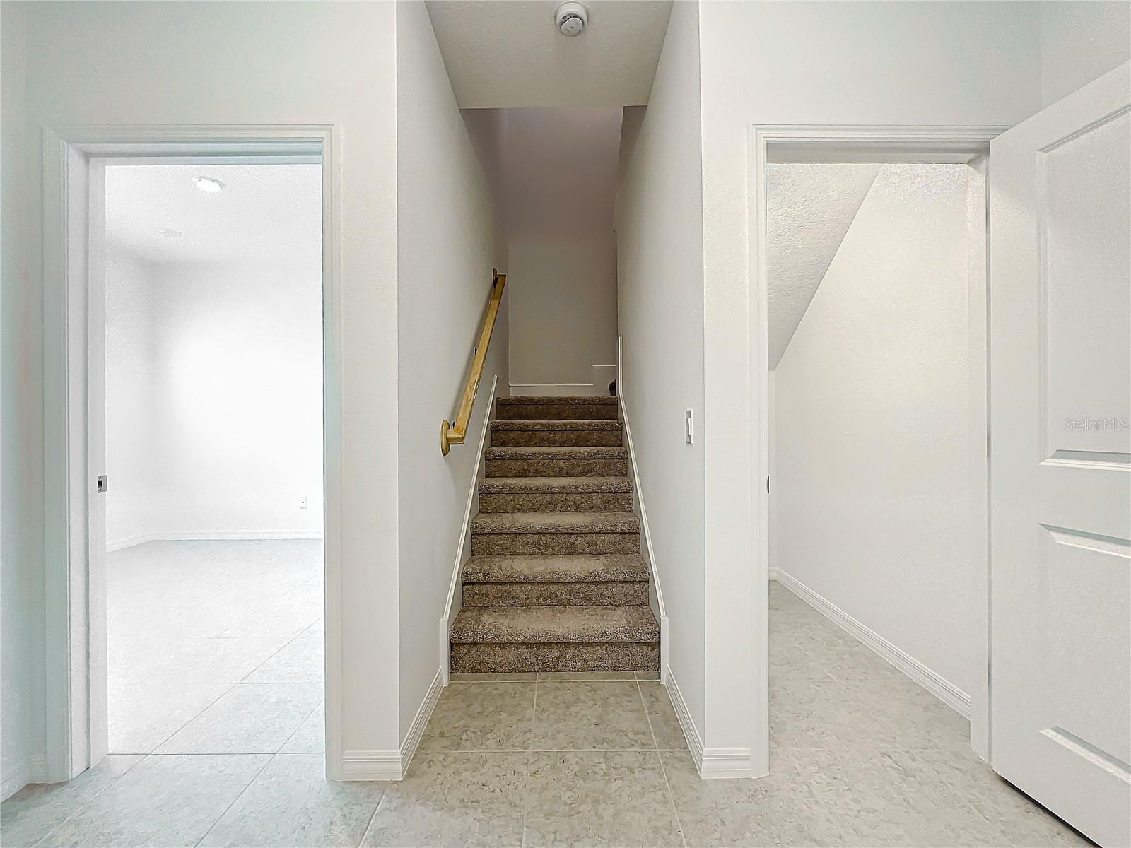HAMPTON OAKS - Residential Lease