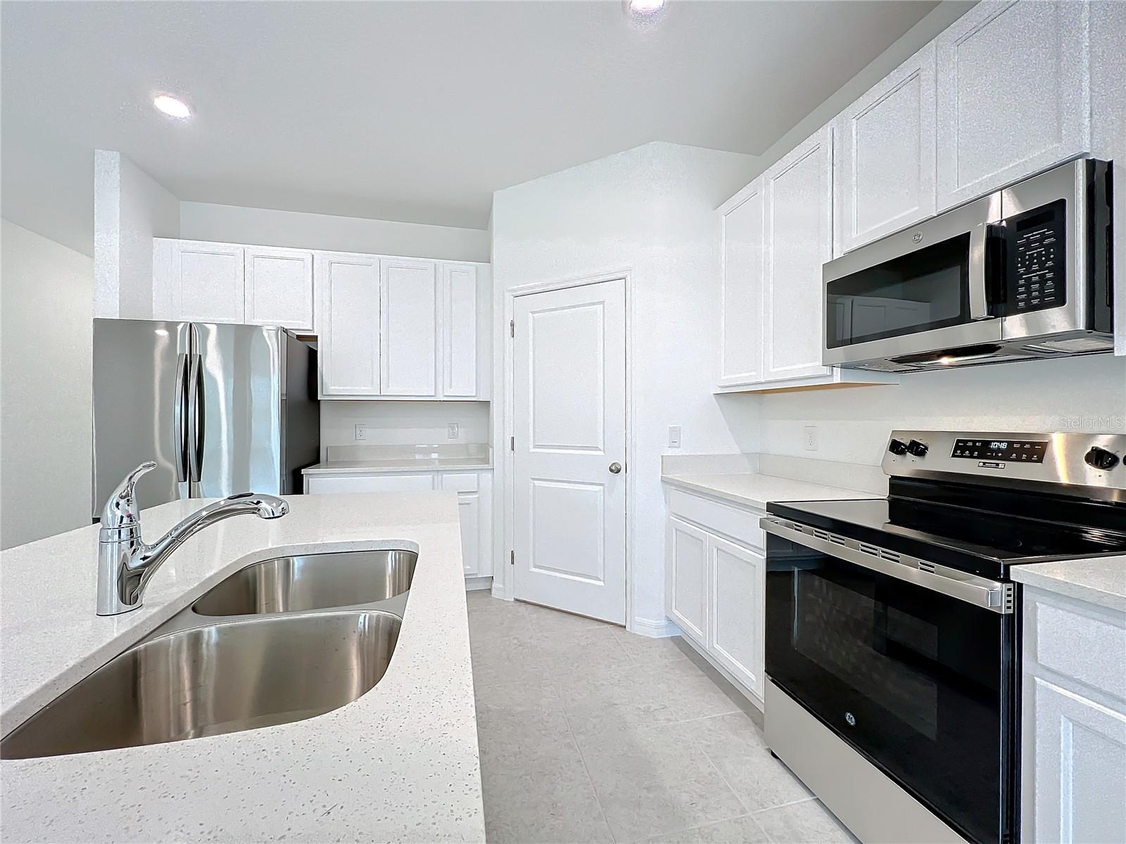 HAMPTON OAKS - Residential Lease