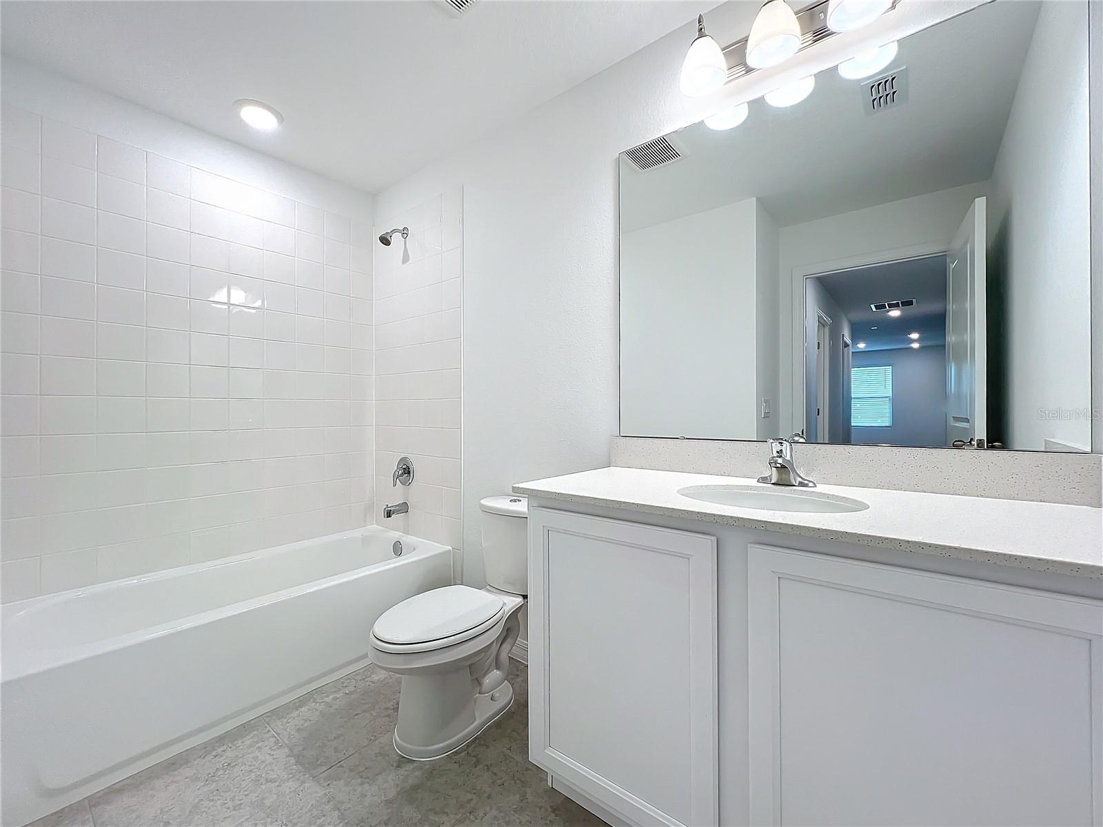 HAMPTON OAKS - Residential Lease