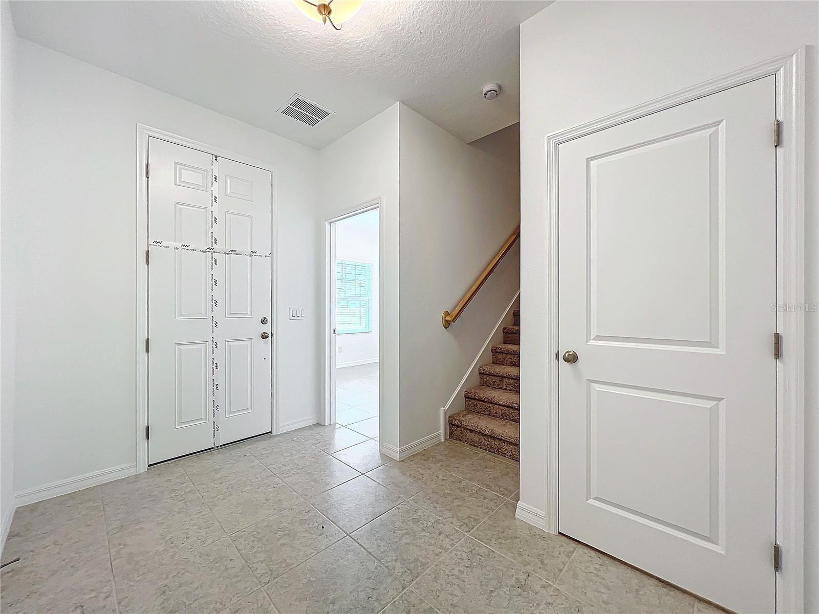 HAMPTON OAKS - Residential Lease