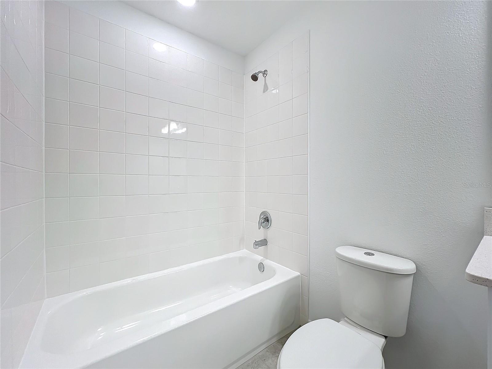 HAMPTON OAKS - Residential Lease