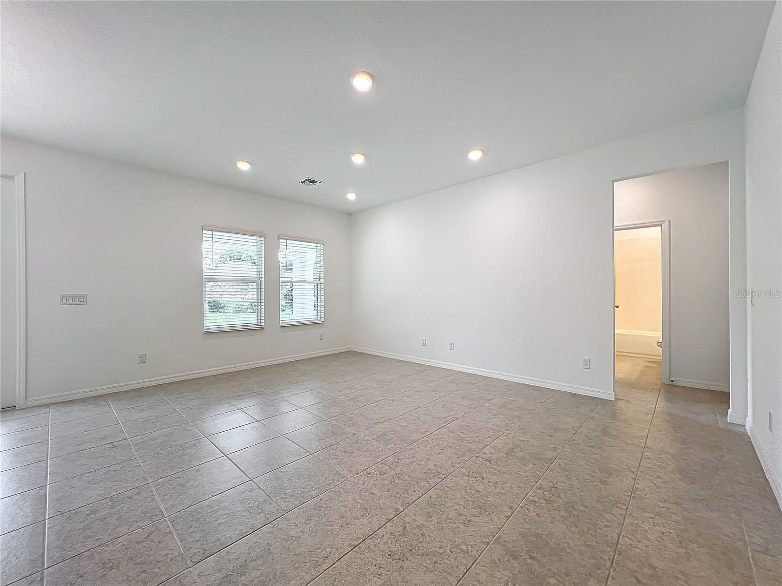 HAMPTON OAKS - Residential Lease