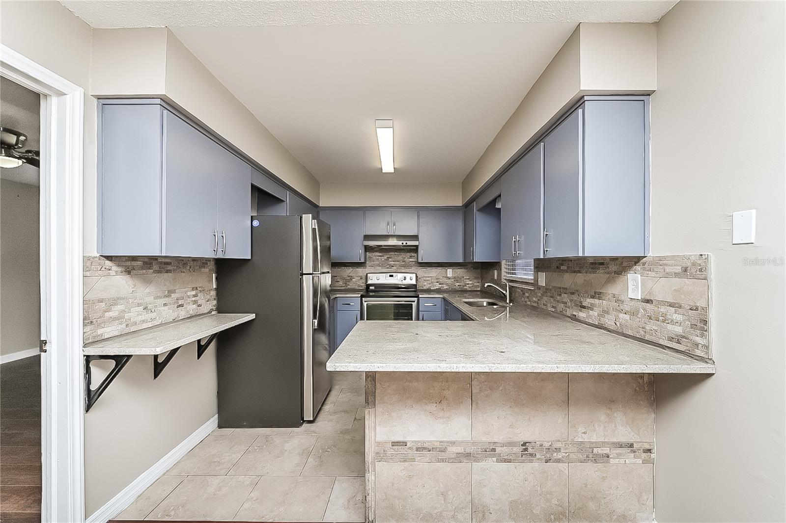 TRENTWOOD MANOR - Residential Lease