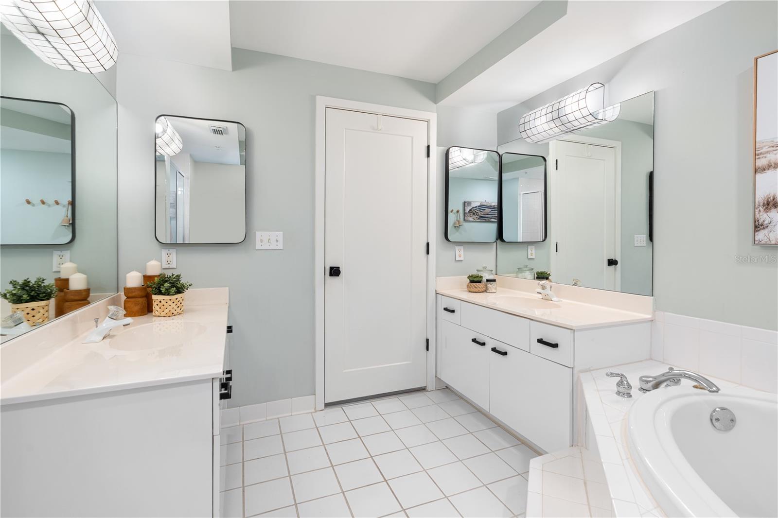 TOWERS AT PONCE INLET TOWER 01 CONDO - Residential