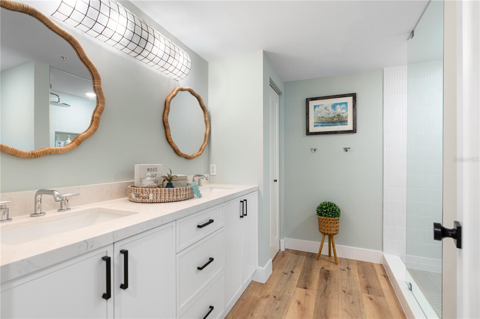 TOWERS AT PONCE INLET TOWER 01 CONDO - Residential