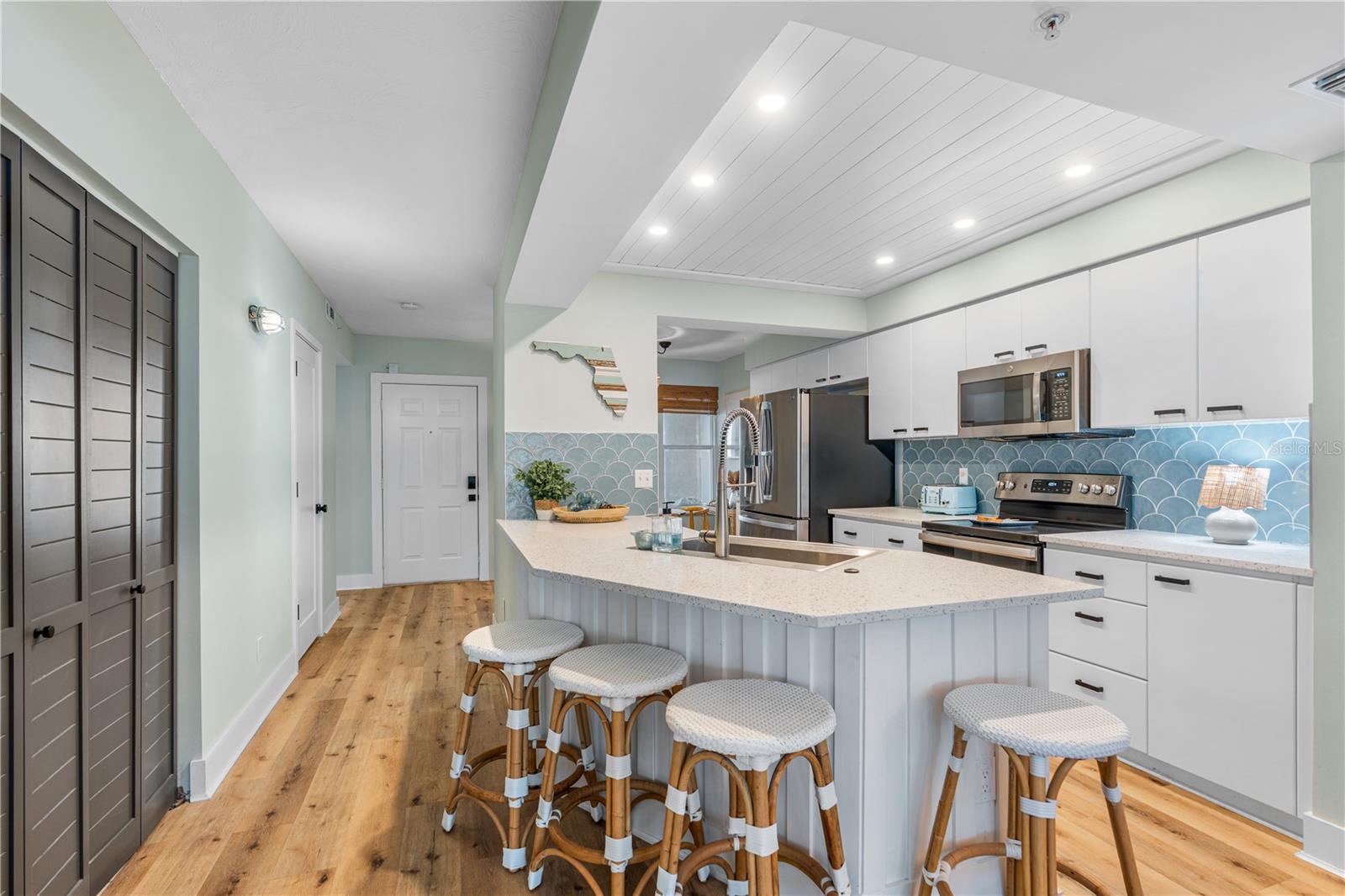 TOWERS AT PONCE INLET TOWER 01 CONDO - Residential