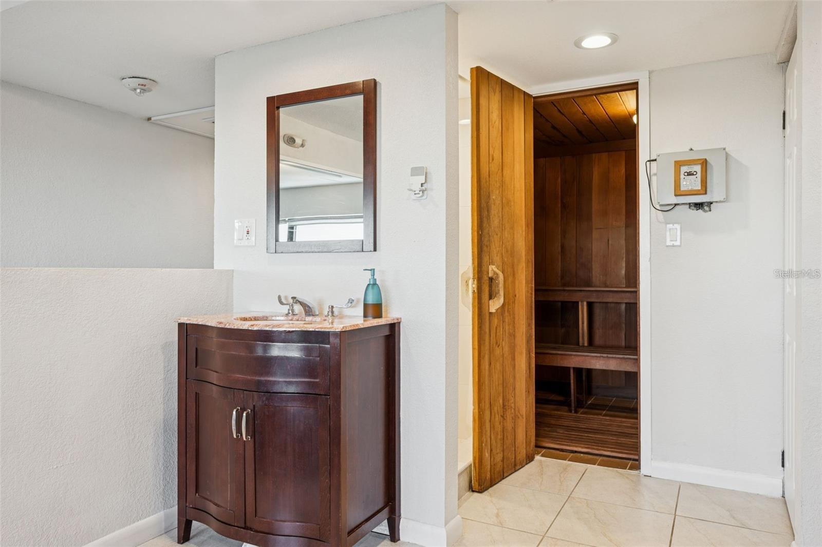 THE PINNACLE APTS A CONDO - Residential Lease