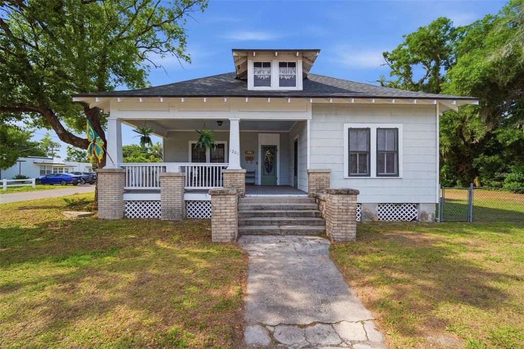 Photo of 1201 W Reynolds Street, Plant City, FL 33563 (MLS # TB8505526)