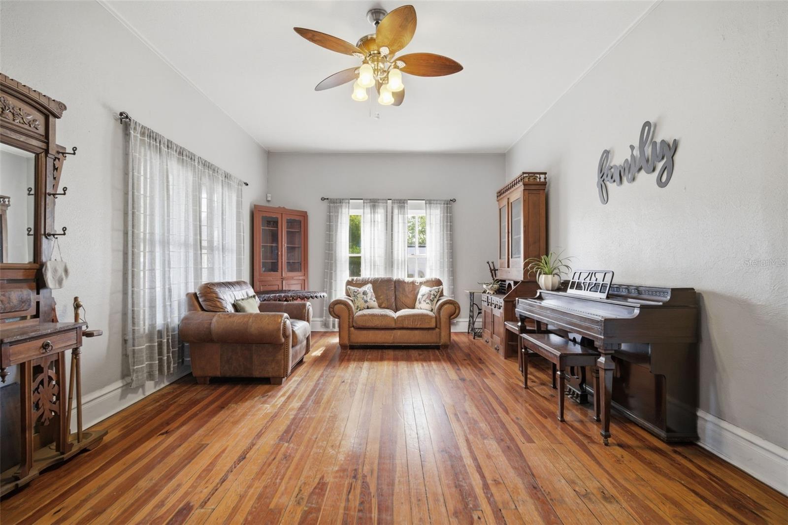 DEVANE & THOMAS - Residential