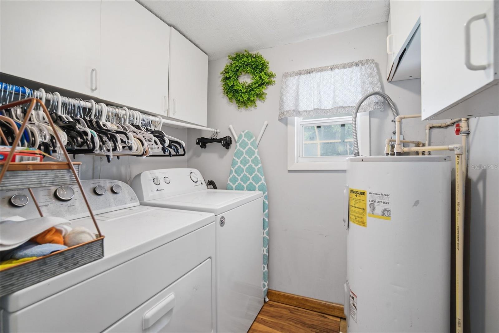 DEVANE & THOMAS - Residential