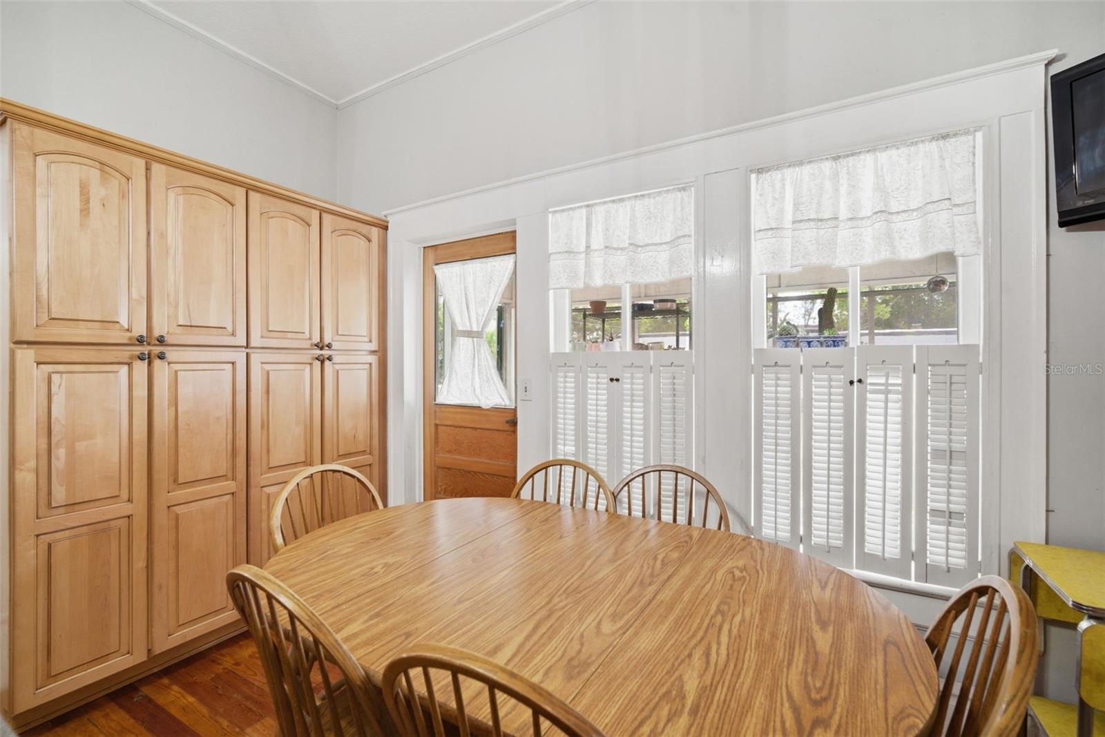 DEVANE & THOMAS - Residential