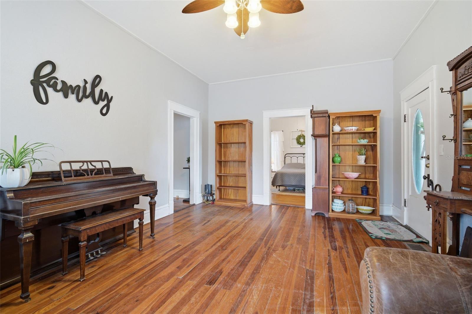 DEVANE & THOMAS - Residential