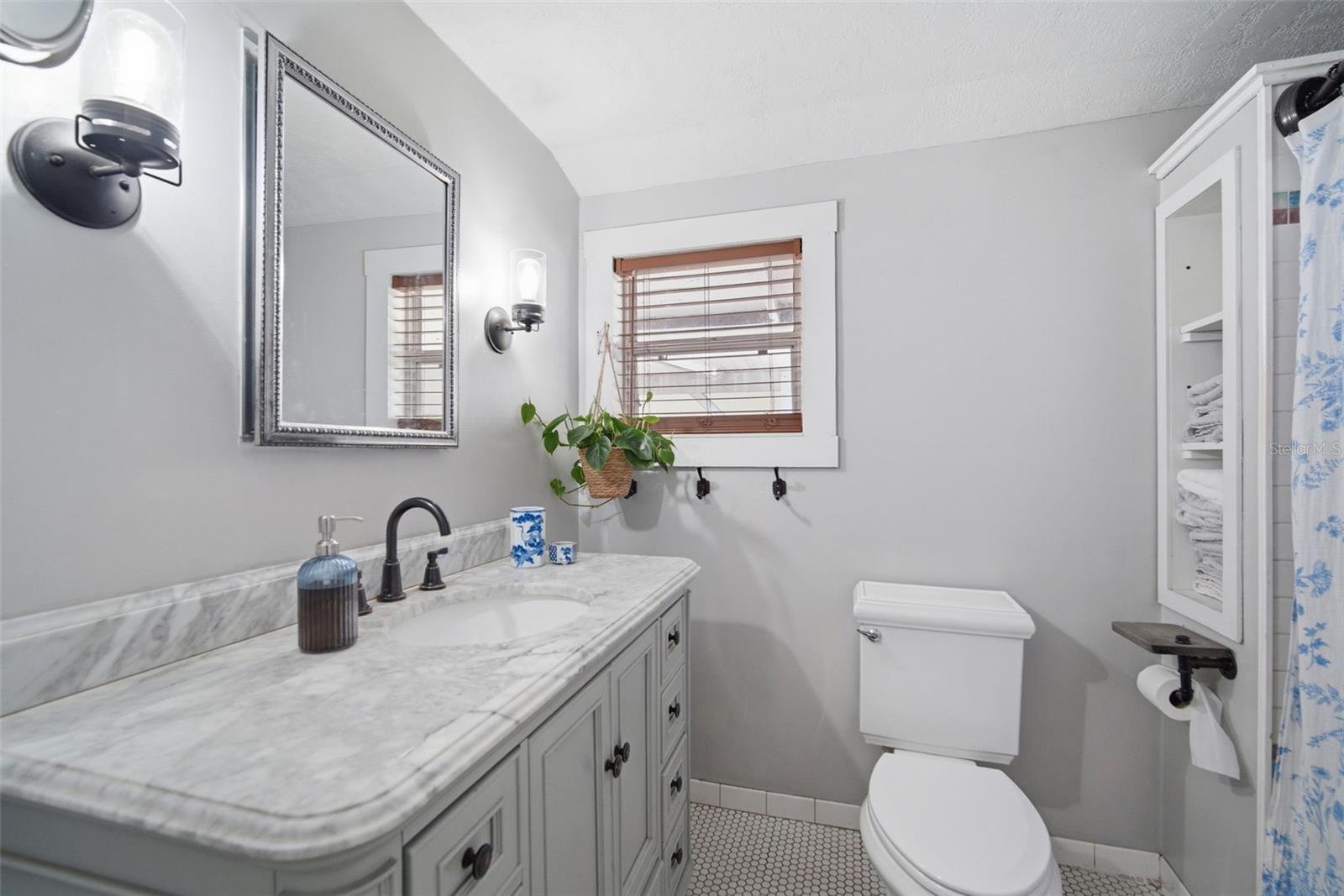 DEVANE & THOMAS - Residential
