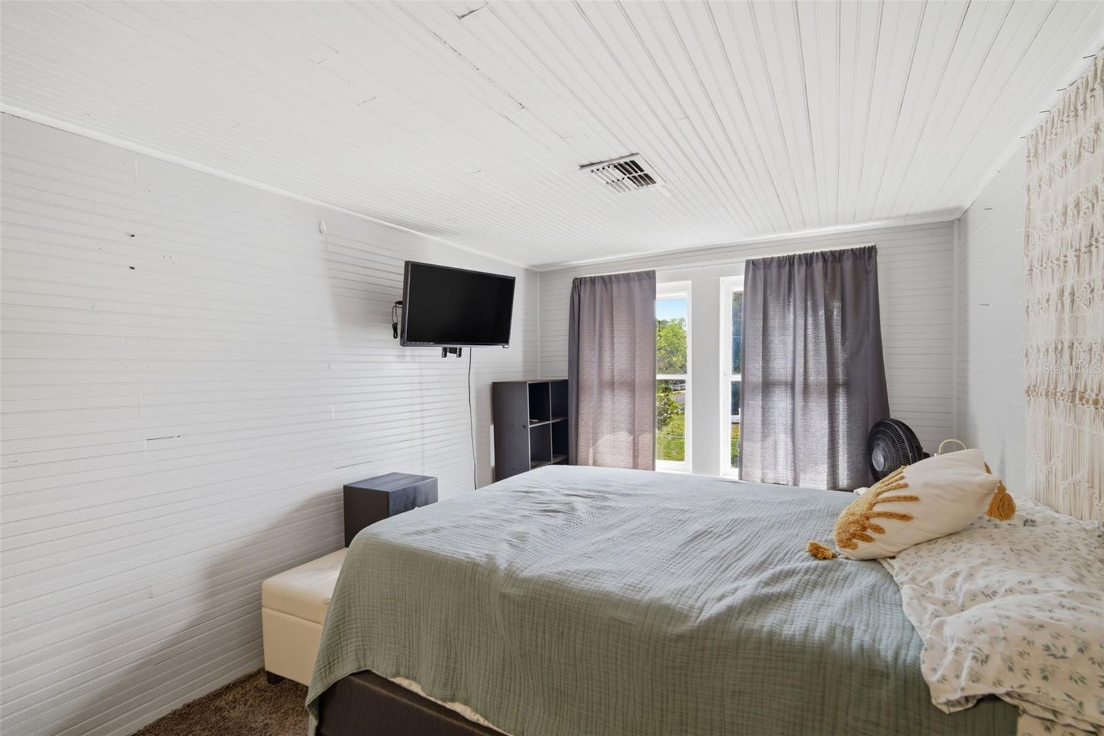 DEVANE & THOMAS - Residential