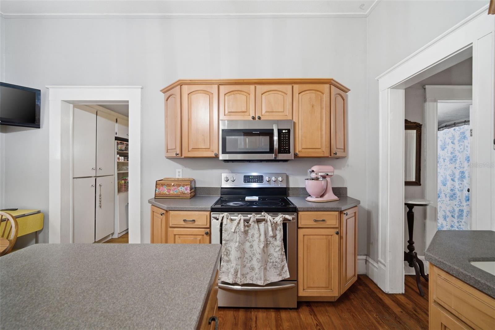 DEVANE & THOMAS - Residential