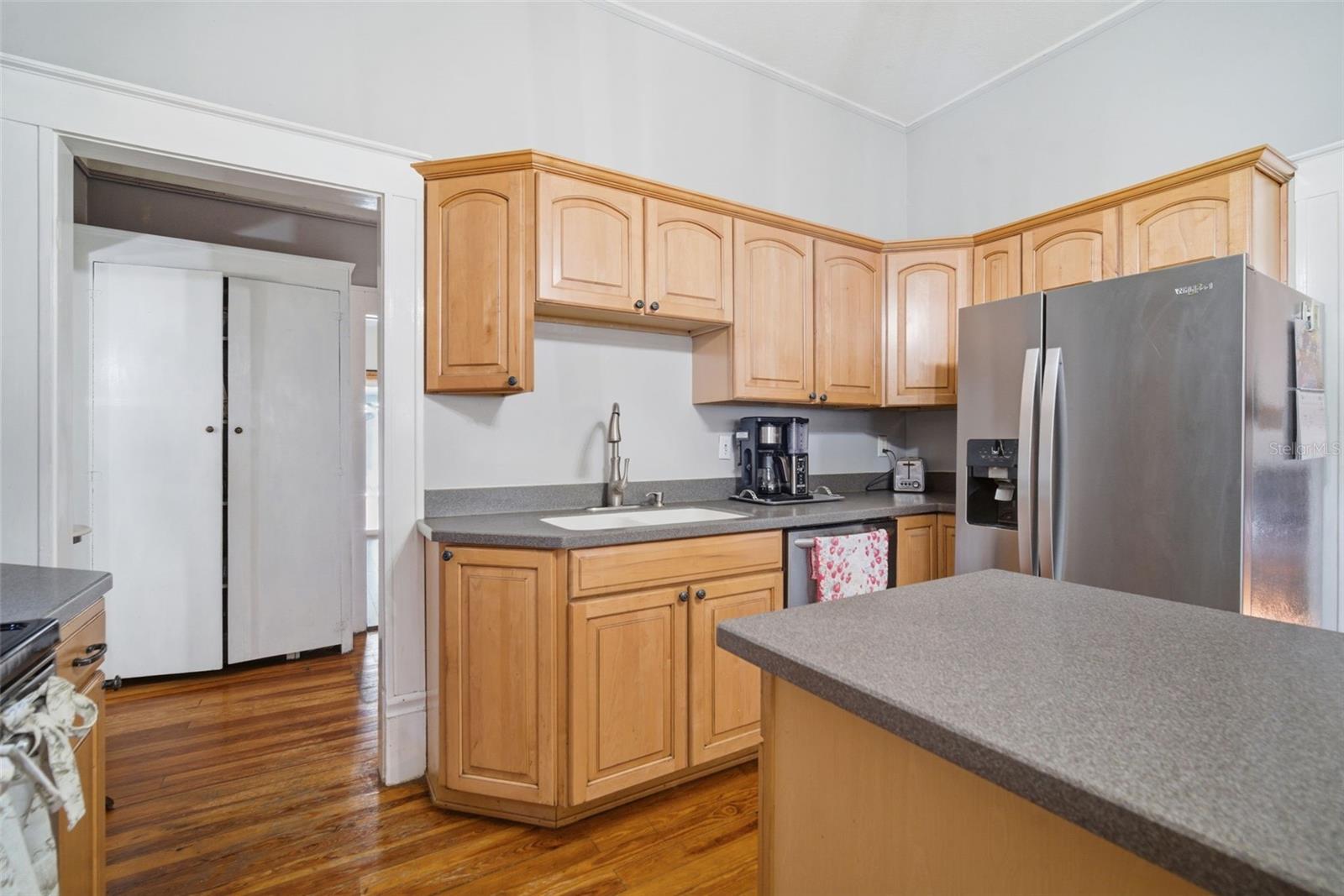 DEVANE & THOMAS - Residential