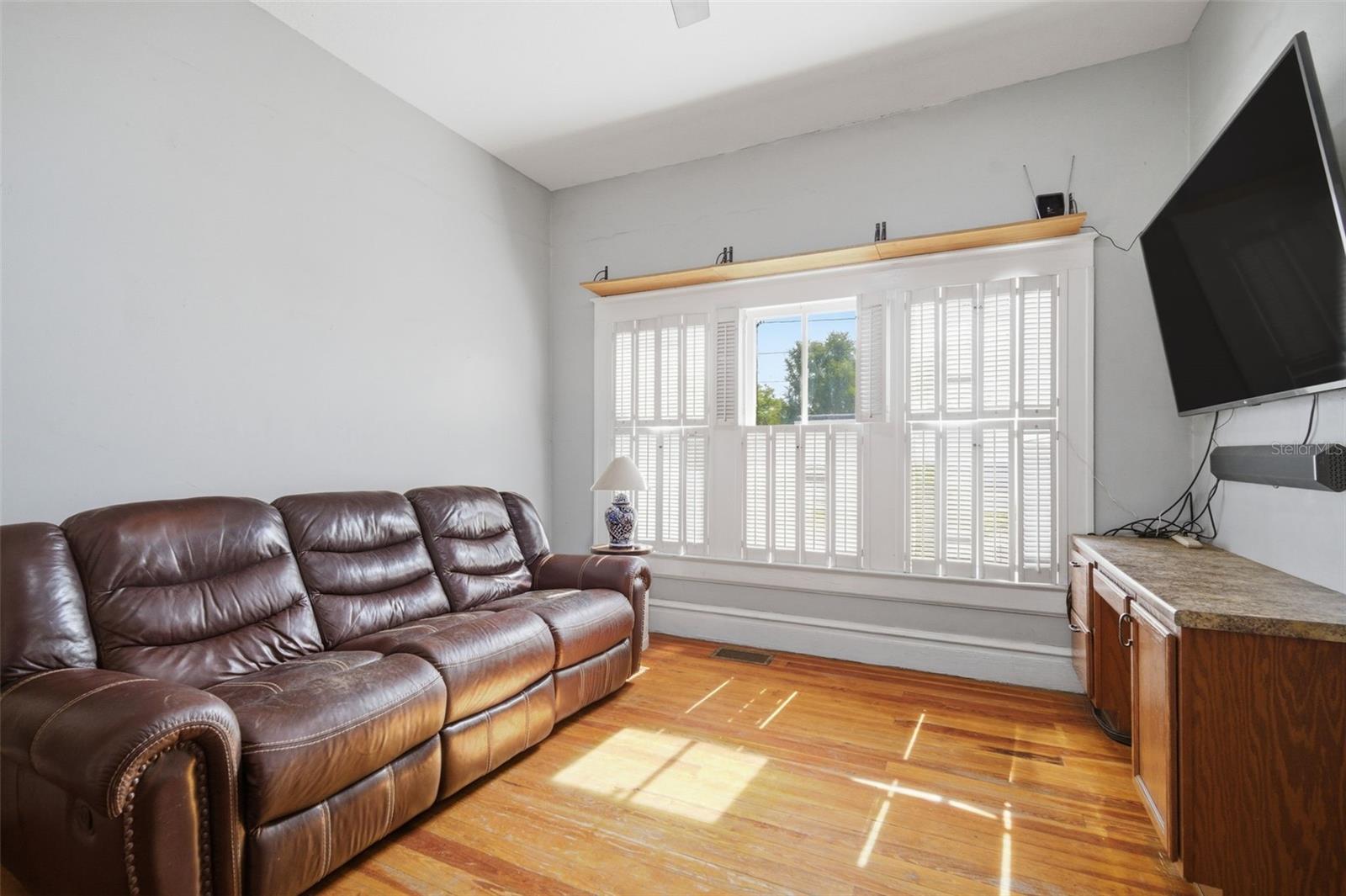 DEVANE & THOMAS - Residential