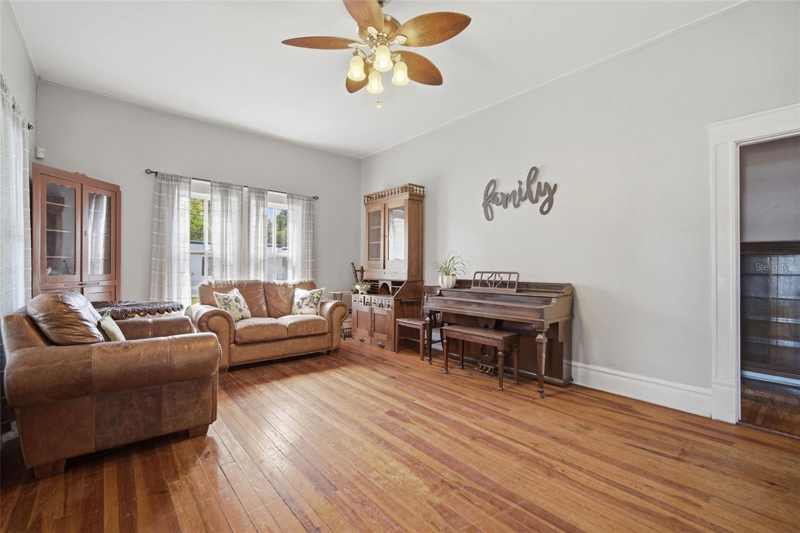 DEVANE & THOMAS - Residential
