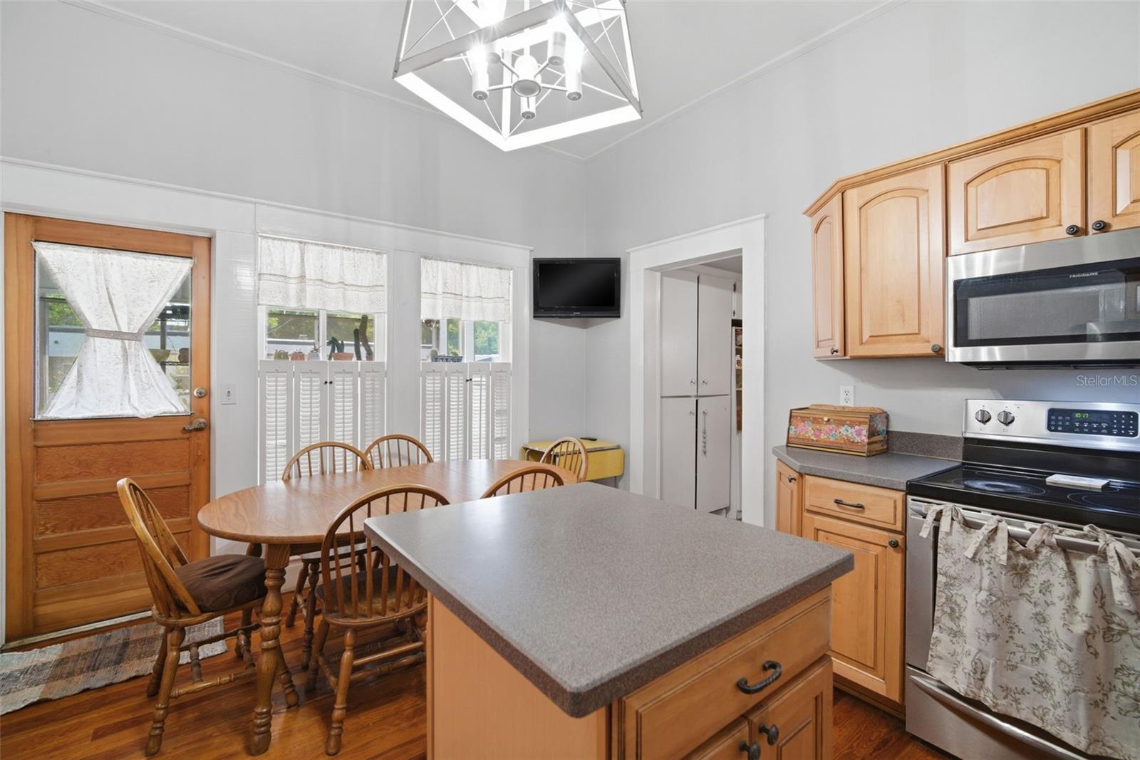 DEVANE & THOMAS - Residential