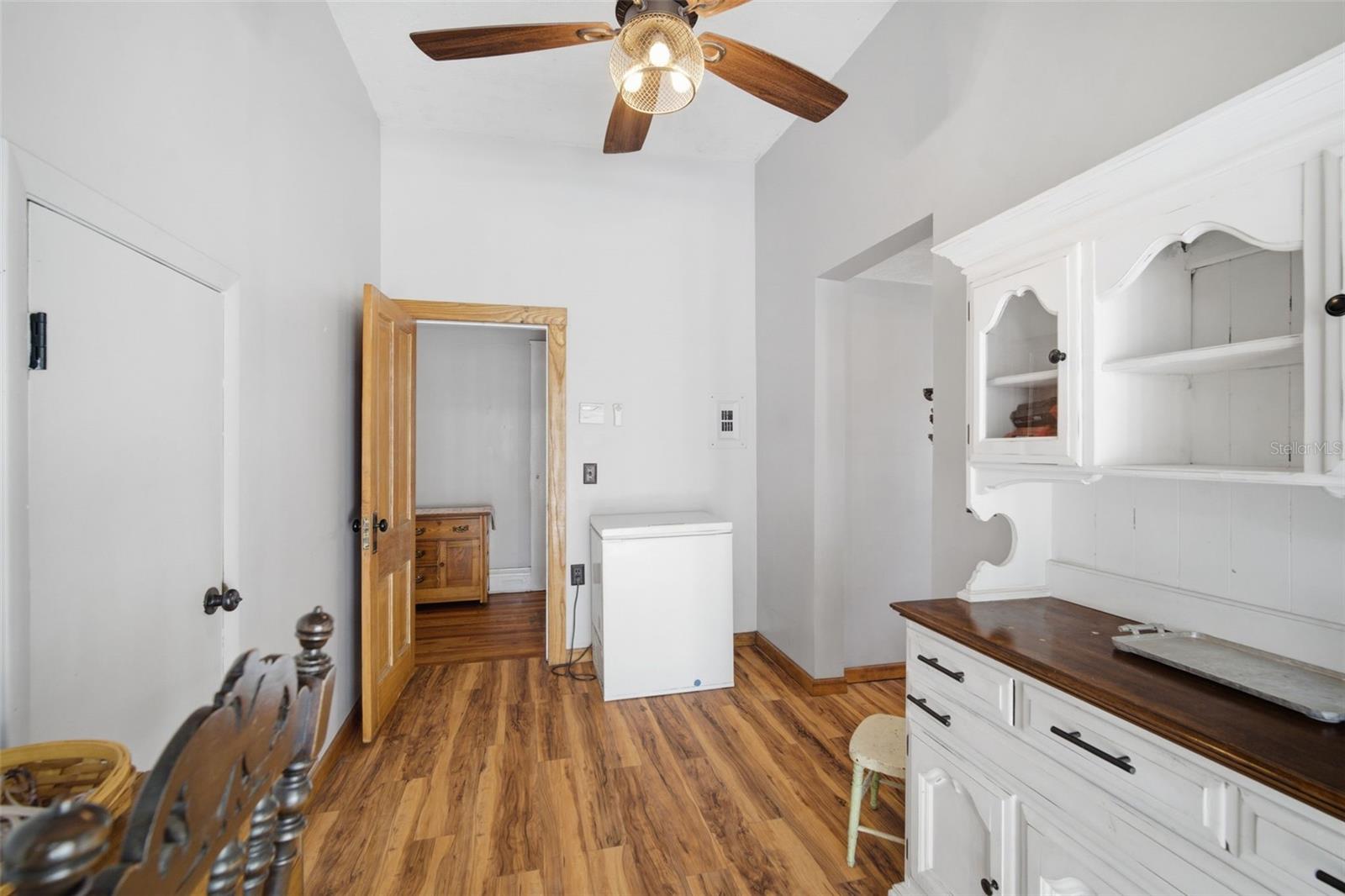 DEVANE & THOMAS - Residential