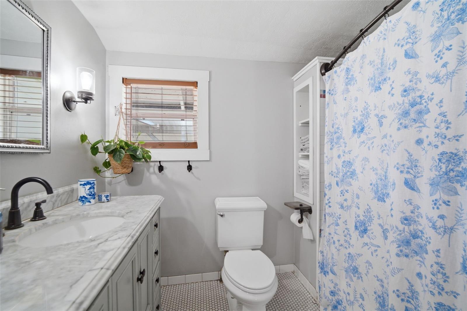 DEVANE & THOMAS - Residential