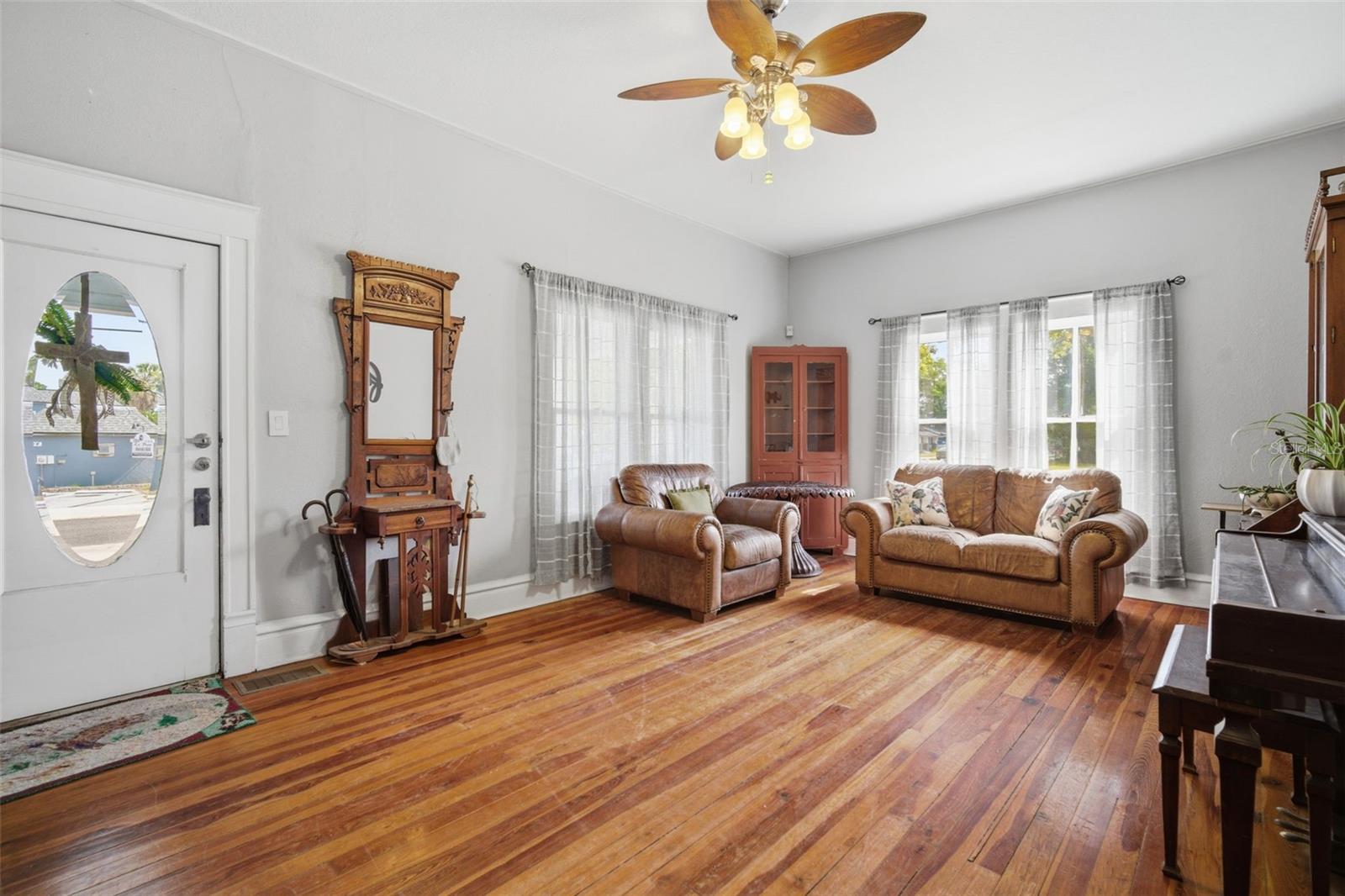 DEVANE & THOMAS - Residential