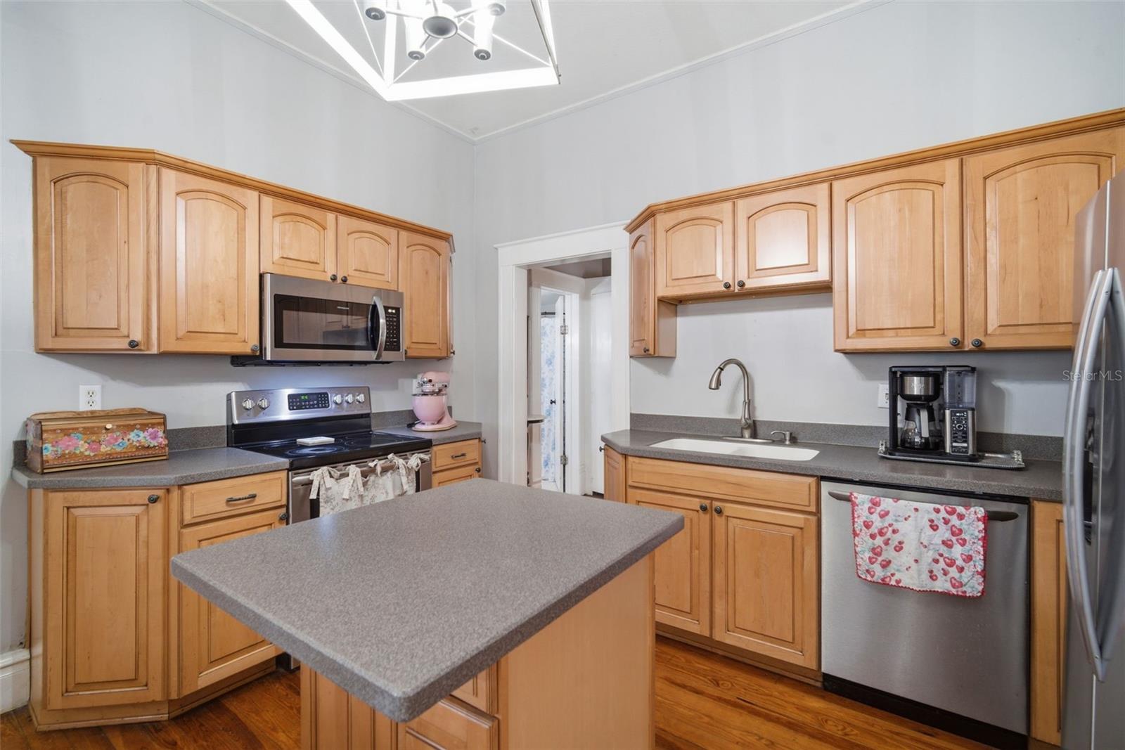 DEVANE & THOMAS - Residential