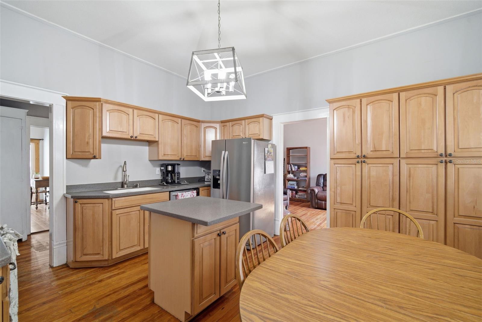 DEVANE & THOMAS - Residential