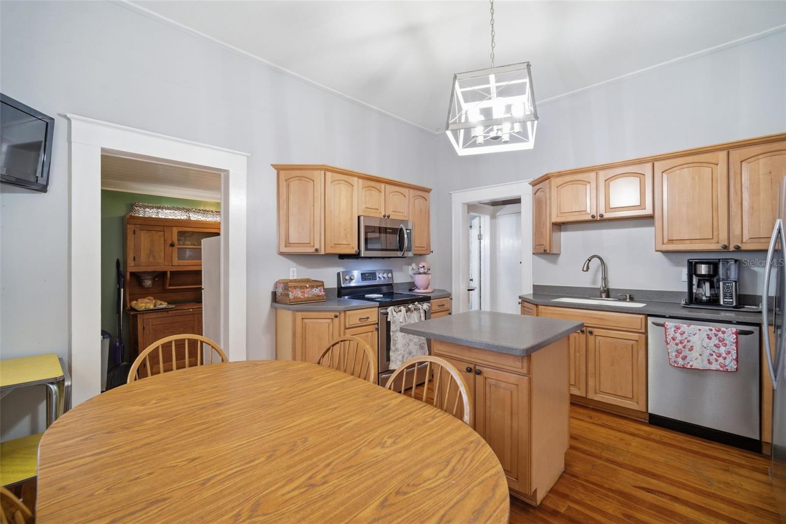 DEVANE & THOMAS - Residential
