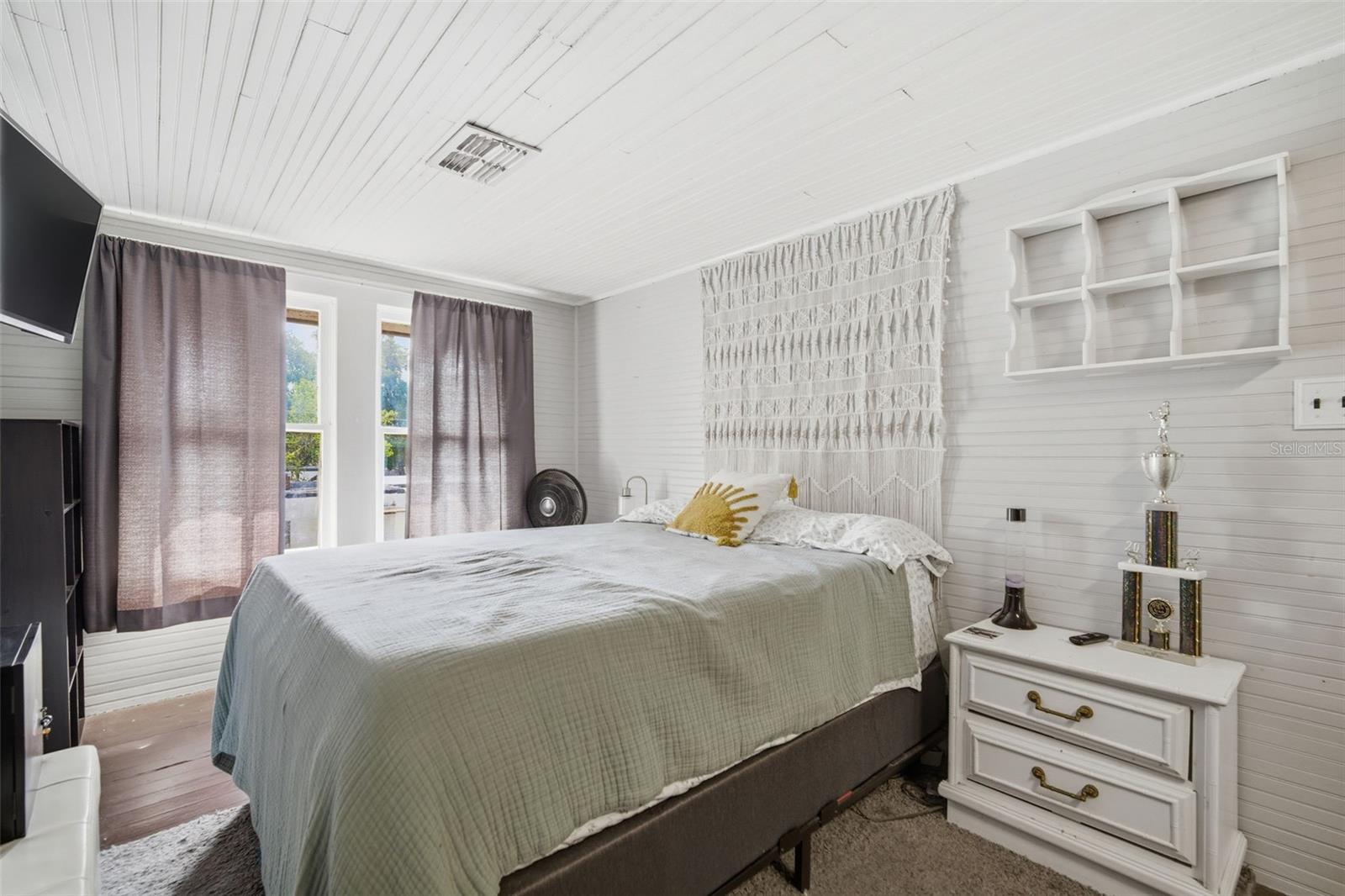 DEVANE & THOMAS - Residential