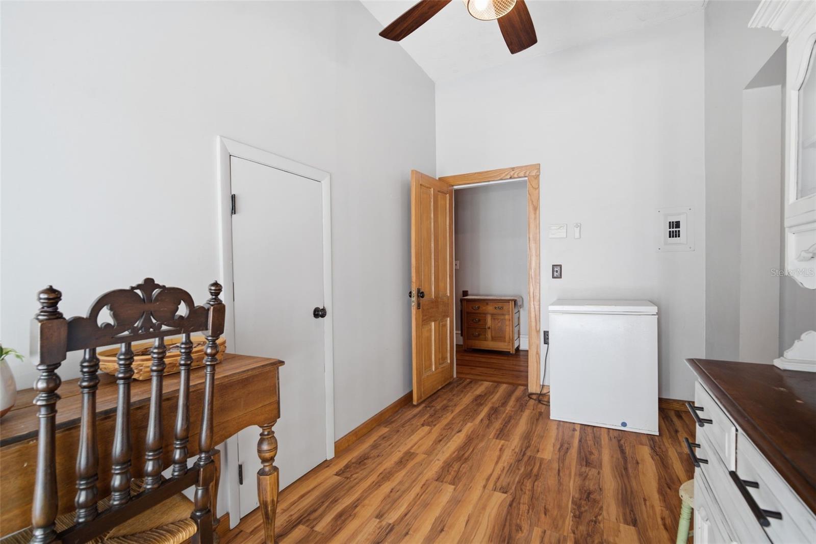 DEVANE & THOMAS - Residential