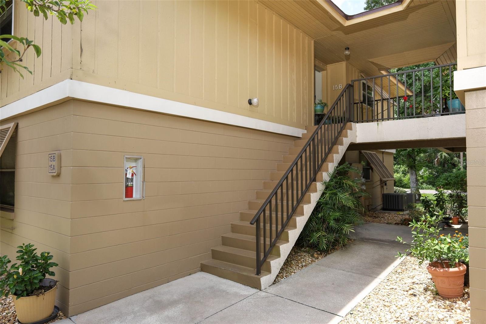 Welcome to this beautifully renovated and modernized 2-bedroom, 2-bath condo, offering stylish comfort and peace of mind in one of the area’s most sought-after condo communities! With every major system updated, feel at ease for peaceful, long-term ownership.
Updates include BRAND-NEW WINDOWS (2022), BRAND-NEW HVAC system and electrical (2022), MODERN KITCHEN remodel (2018) including 42" tall cabinets, granite countertops, and tile flooring, NEW appliances (2021), interior electrical updates (2018), water heater (2023), in-unit washer & dryer (2023), additional attic insulation (2017), and carpet (2017). With the big ticket and interior updates complete and the exterior completely maintained, there is nothing more to do except enjoy the community amenities including your own private balcony, a heated community pool and tennis courts. Just a short distance from nature trails, Lake Monroe, Green Springs, and Thornby Park, nearby dining and shopping, as well as theme parks and beaches galore - experience Florida living to it's fullest!!